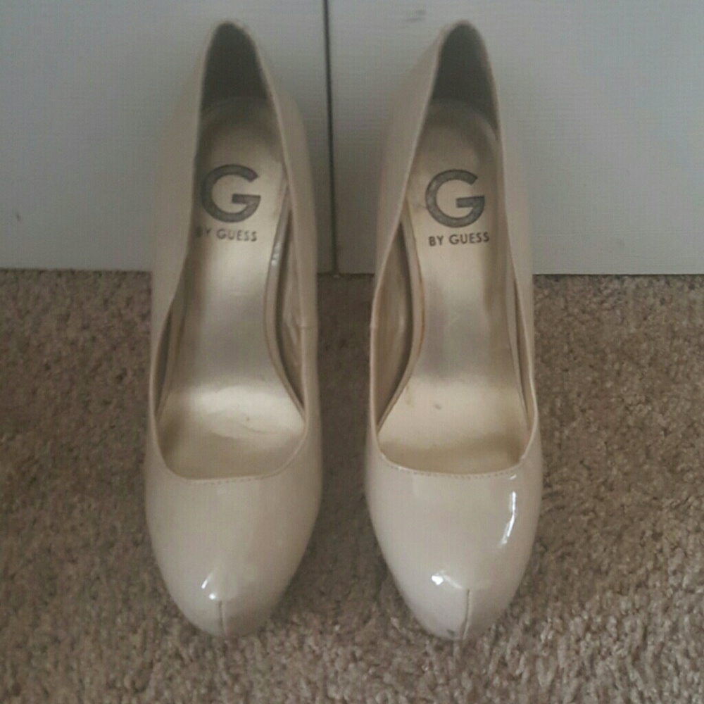 Nude patent pumps guess pumps