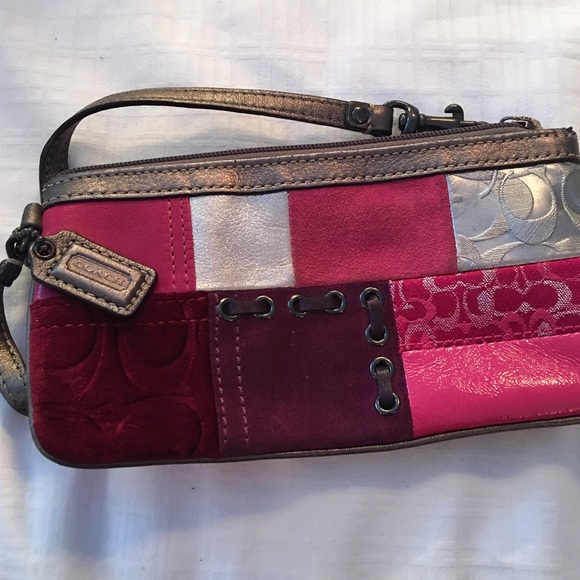 Coach Wristlet 💕 - Picture 2 of 3