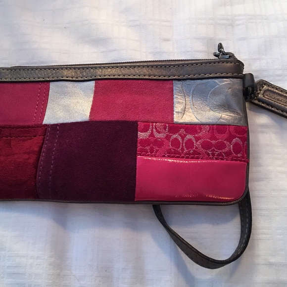 Coach Wristlet 💕 - Picture 3 of 3