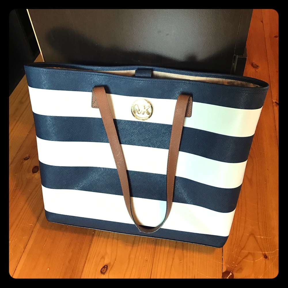 Michael Kors Jet Set leather tote navy and white