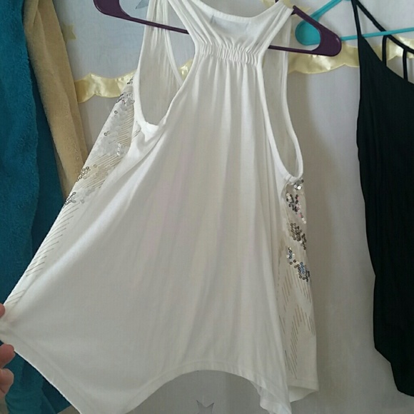 Jr suze large tanks - Picture 2 of 3