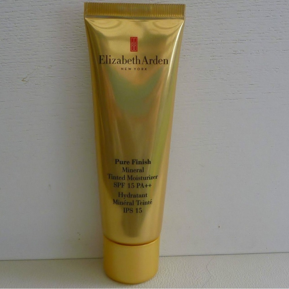FINAL SALE -Elizabeth Arden Tinted moisturizer