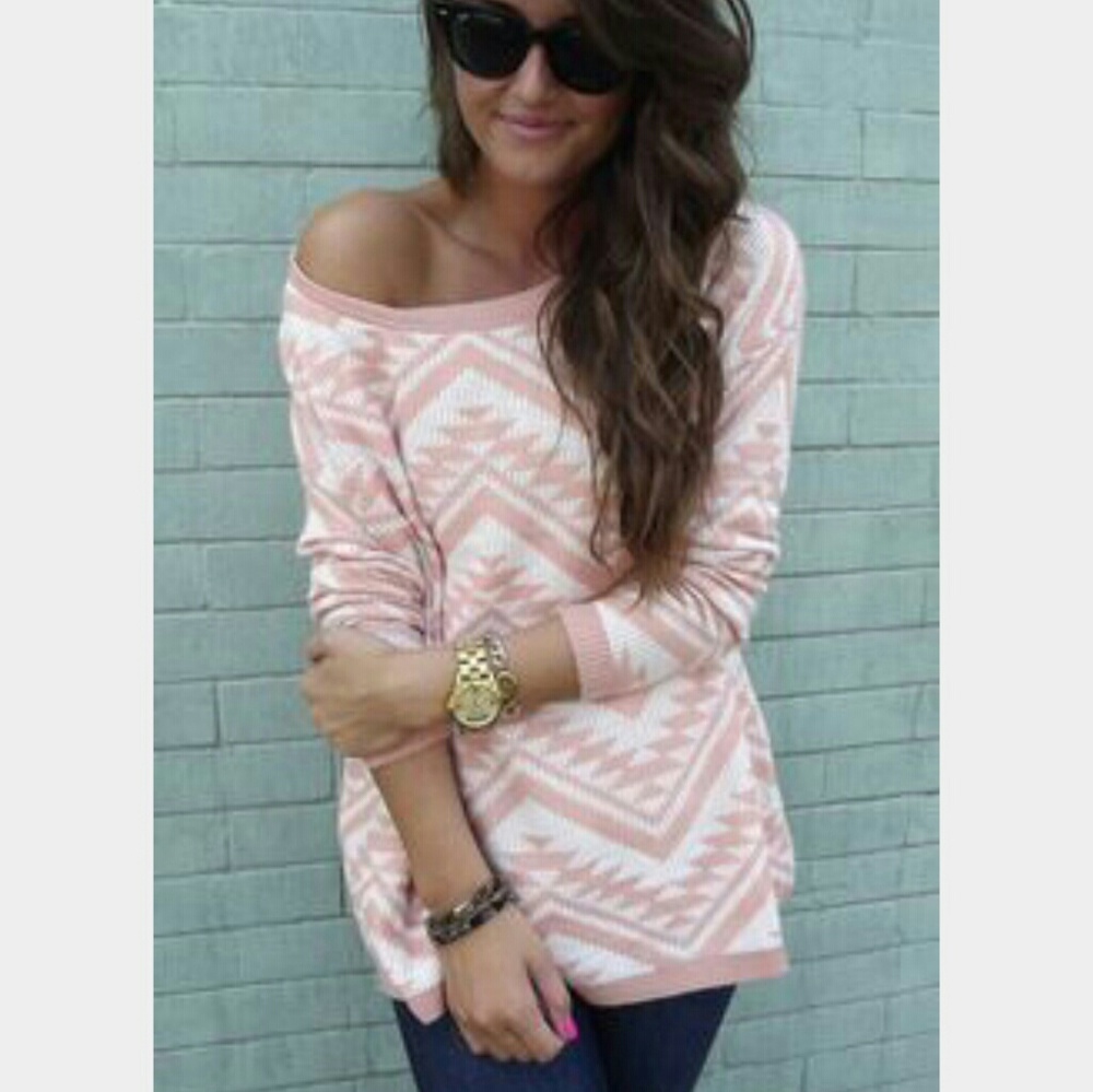 *SOLD IN A BUNDLE!!!* Super cozy Aztec sweater - Picture 2 of 6