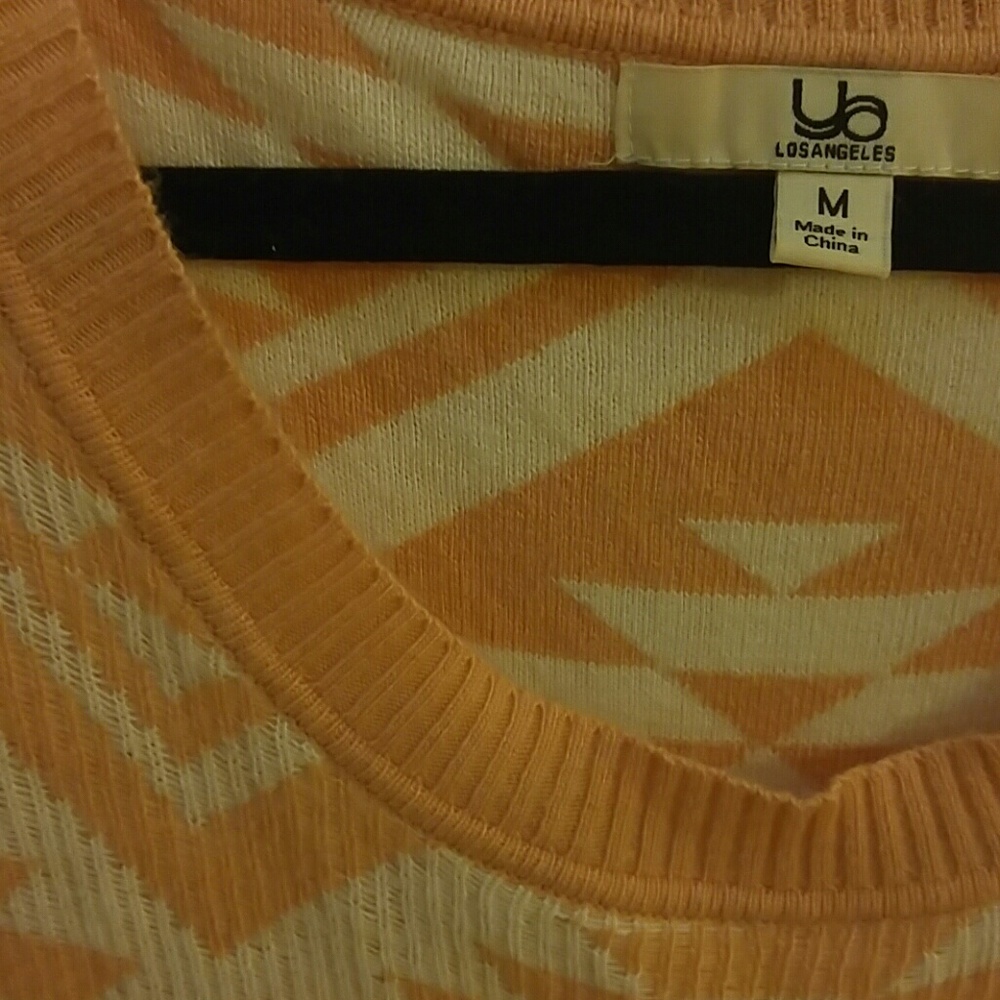 *SOLD IN A BUNDLE!!!* Super cozy Aztec sweater - Picture 5 of 6