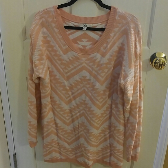 *SOLD IN A BUNDLE!!!* Super cozy Aztec sweater - Picture 3 of 6