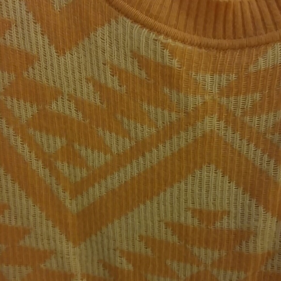 *SOLD IN A BUNDLE!!!* Super cozy Aztec sweater - Picture 4 of 6