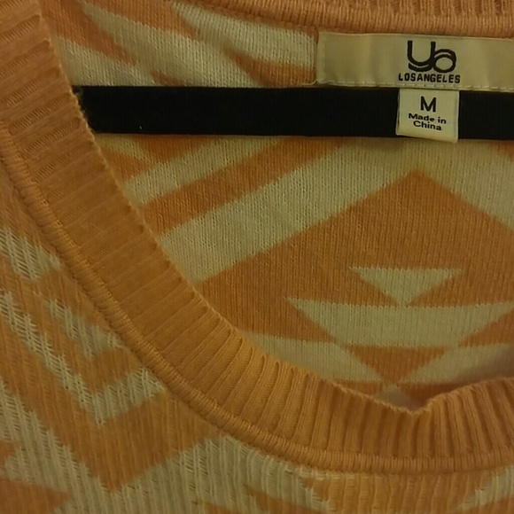 *SOLD IN A BUNDLE!!!* Super cozy Aztec sweater - Picture 5 of 6