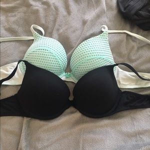 2 Victoria's Secret bras