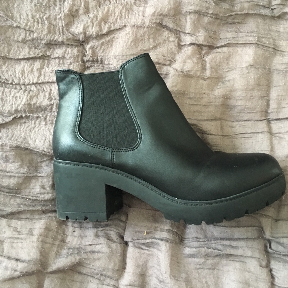 Steve Madden Romman black ankle booties 8.5M