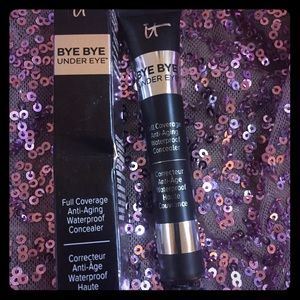IT Cosmetics Bye Bye Under Eye Concealer- LIGHT