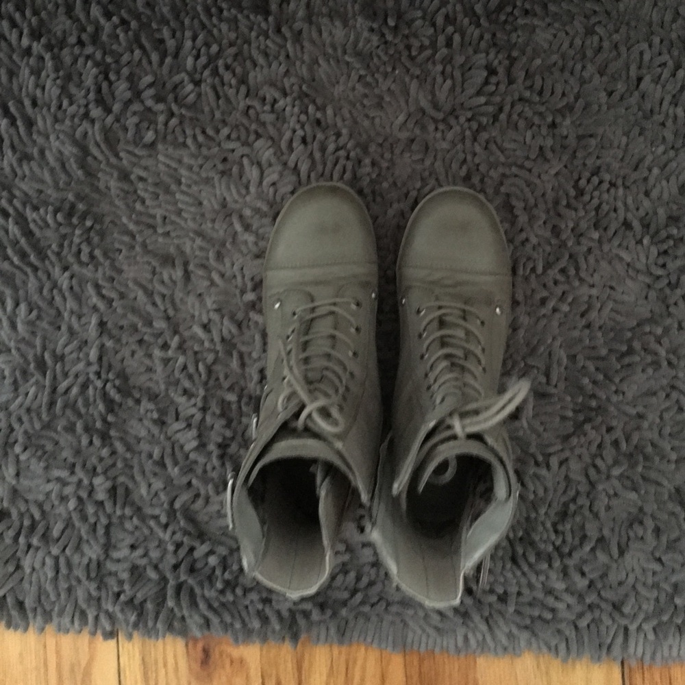 Grey/Taupe Guess Boots (motorcycle style)