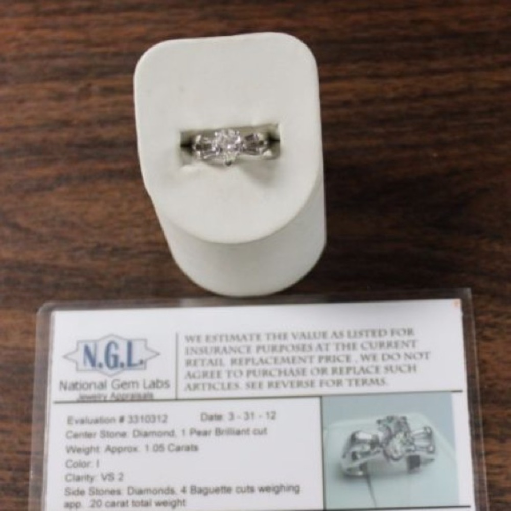 14K White Gold Pear Brilliant Cut Diamond Ring