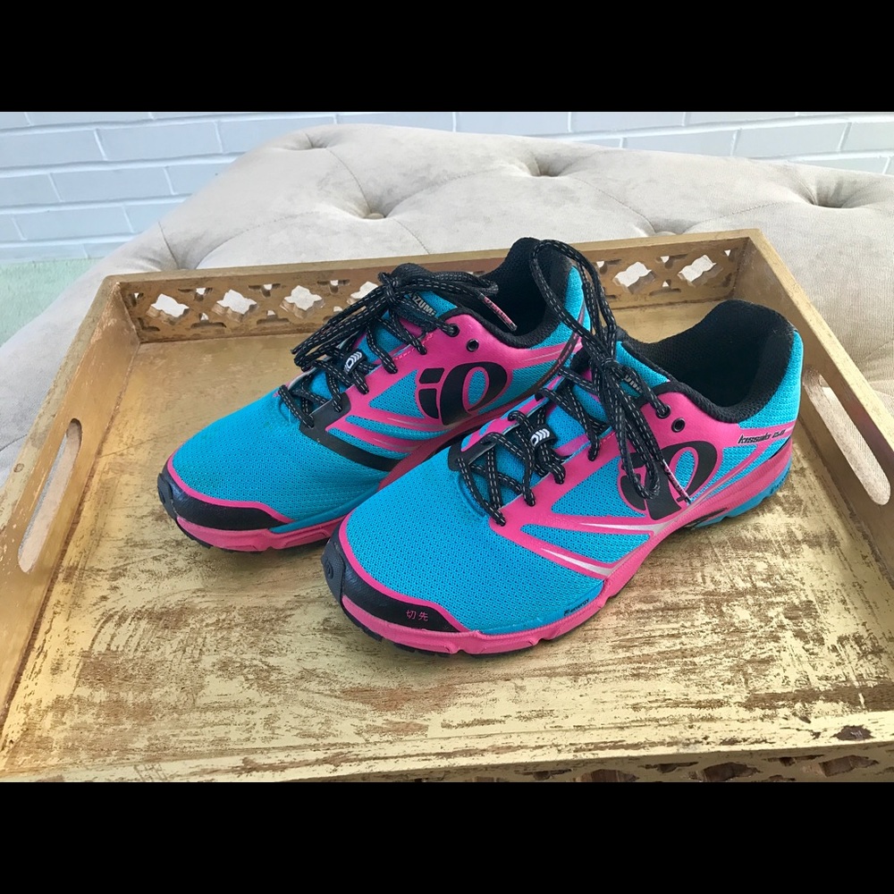 Pearl iZumi running shoes