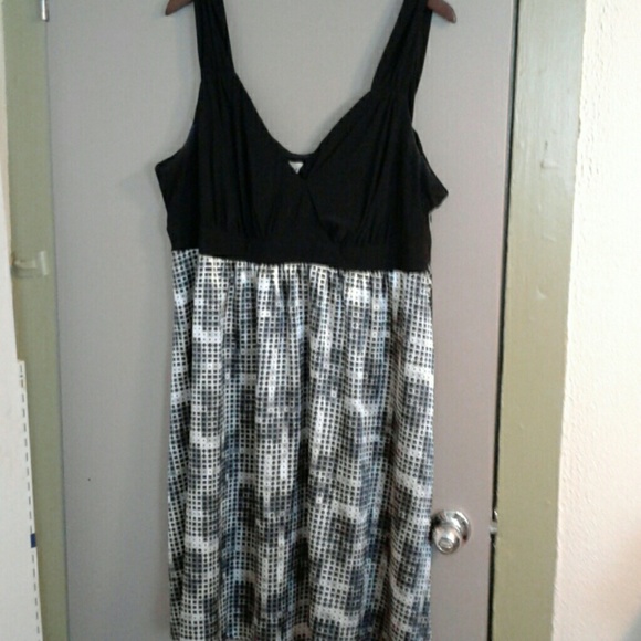 KSL Dresses & Skirts - KSL black and silver dress
