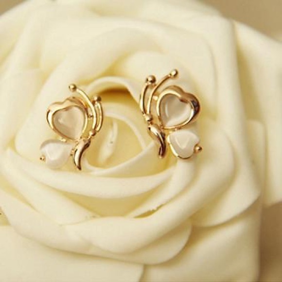 🌸Golden Butterfly earrings - Picture 4 of 4