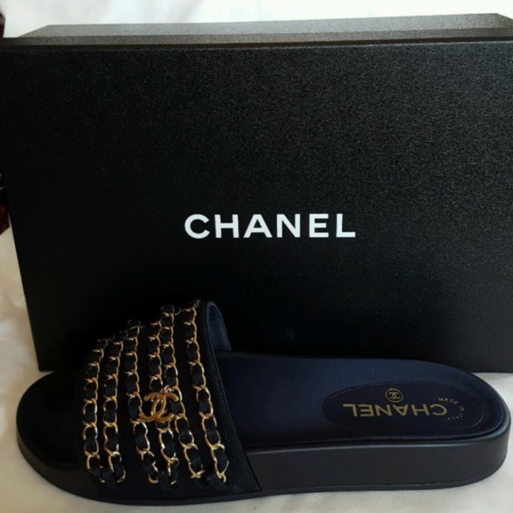 Chanel 17c Marine Black &Gold Chain Mule Slide