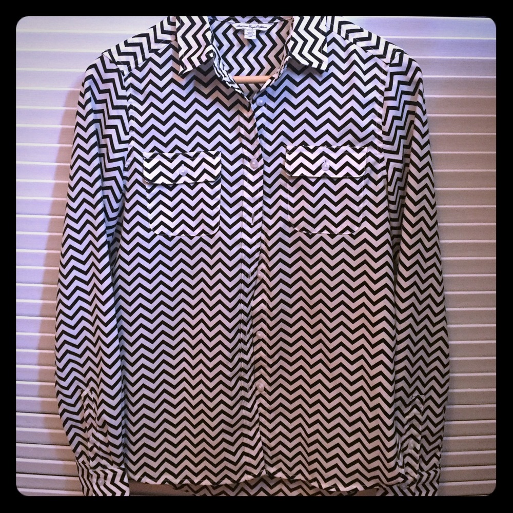 Black and white chevron blouse, American Eagle XS