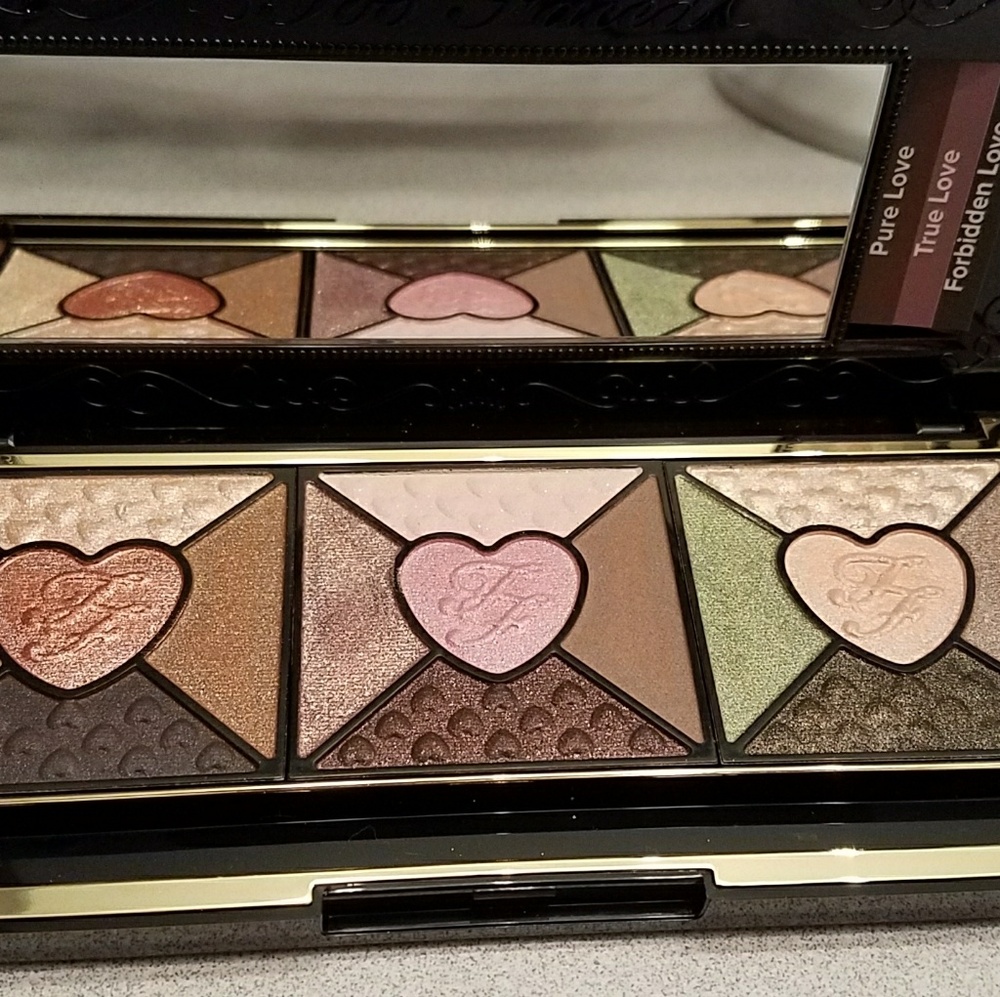 Too Faced Love Palette