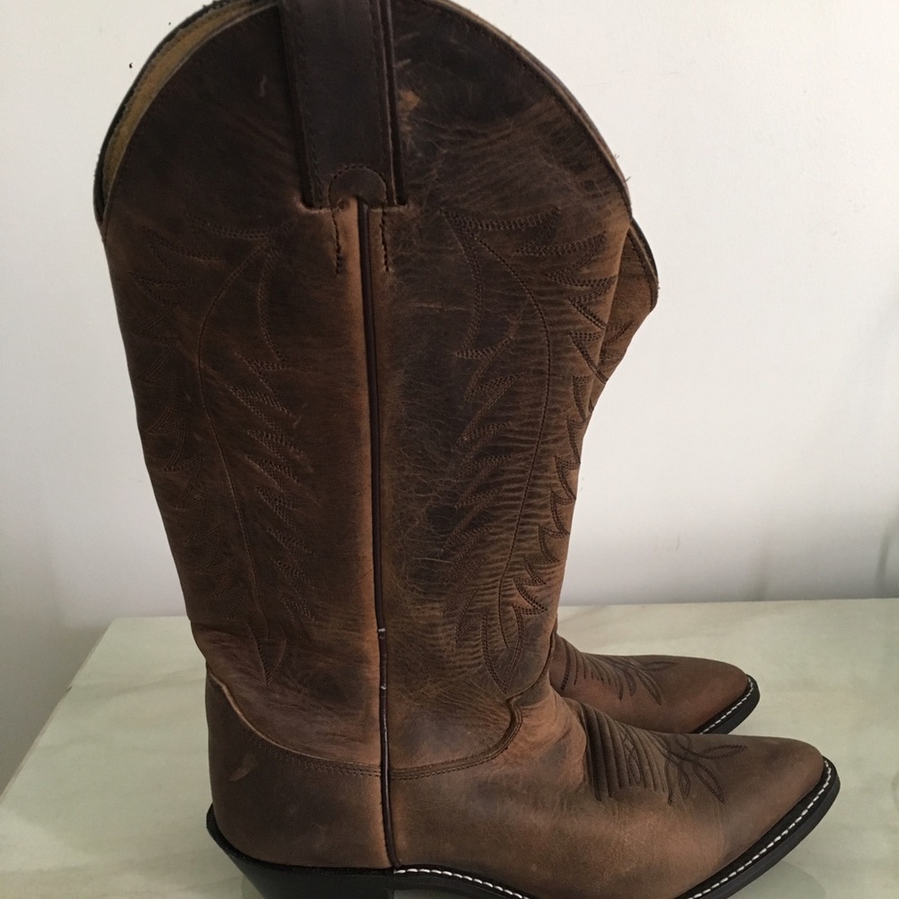 Women's brown cowboy Justin boots