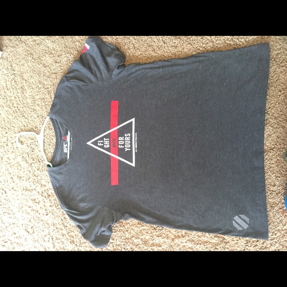 Men's UFC tee shirt