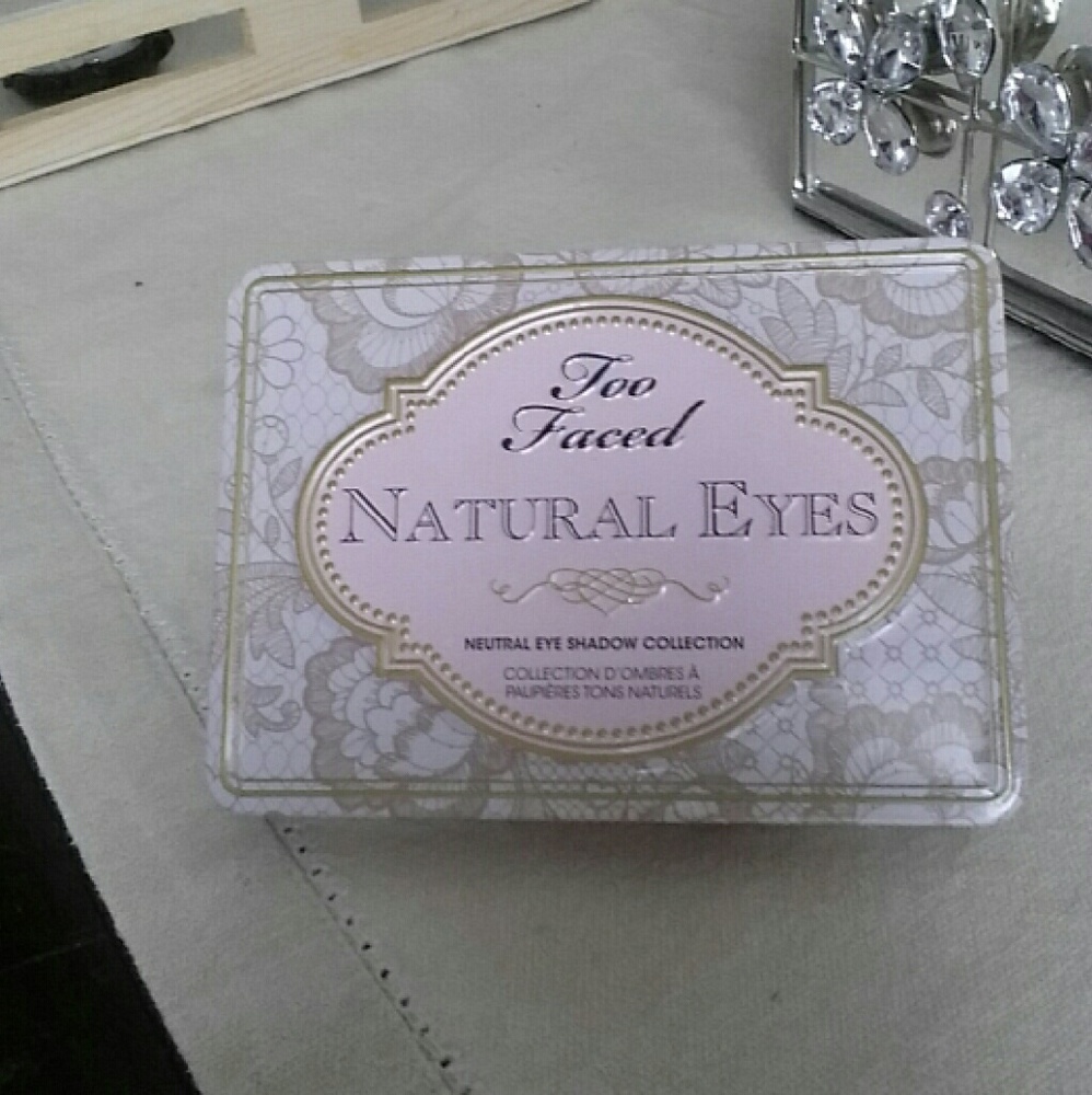 Two faced natural eyes pallete