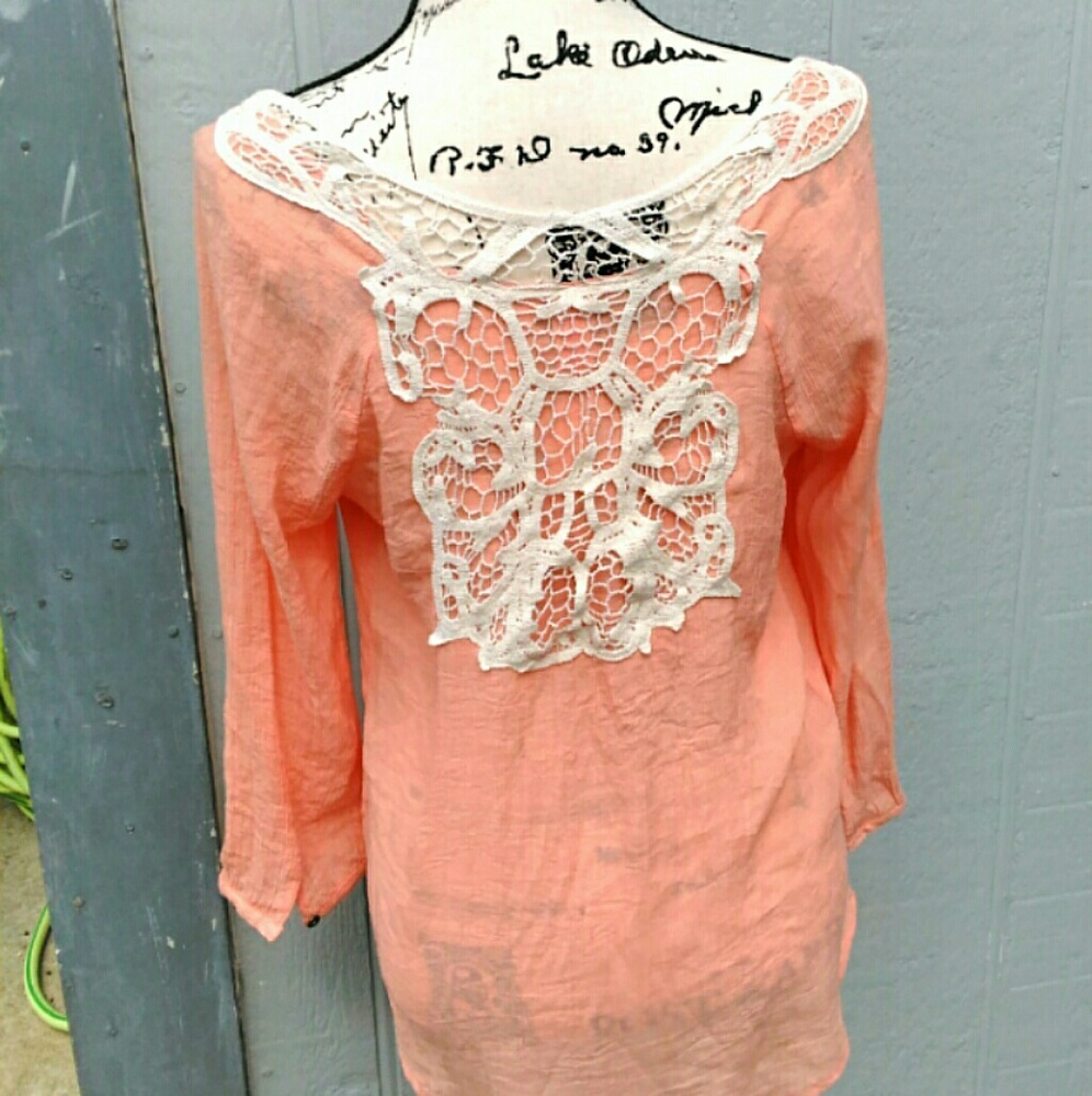 🎉HP🎉 NWOT Laced Back Peasant Blouse