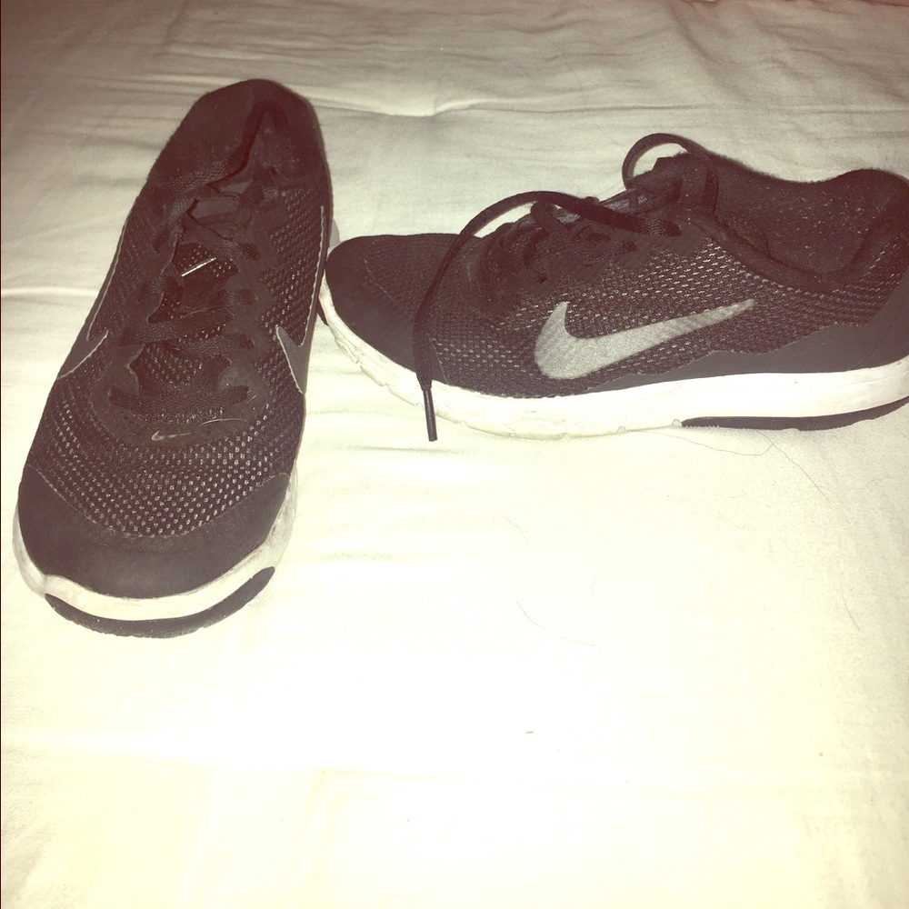 Nike tennis shoes