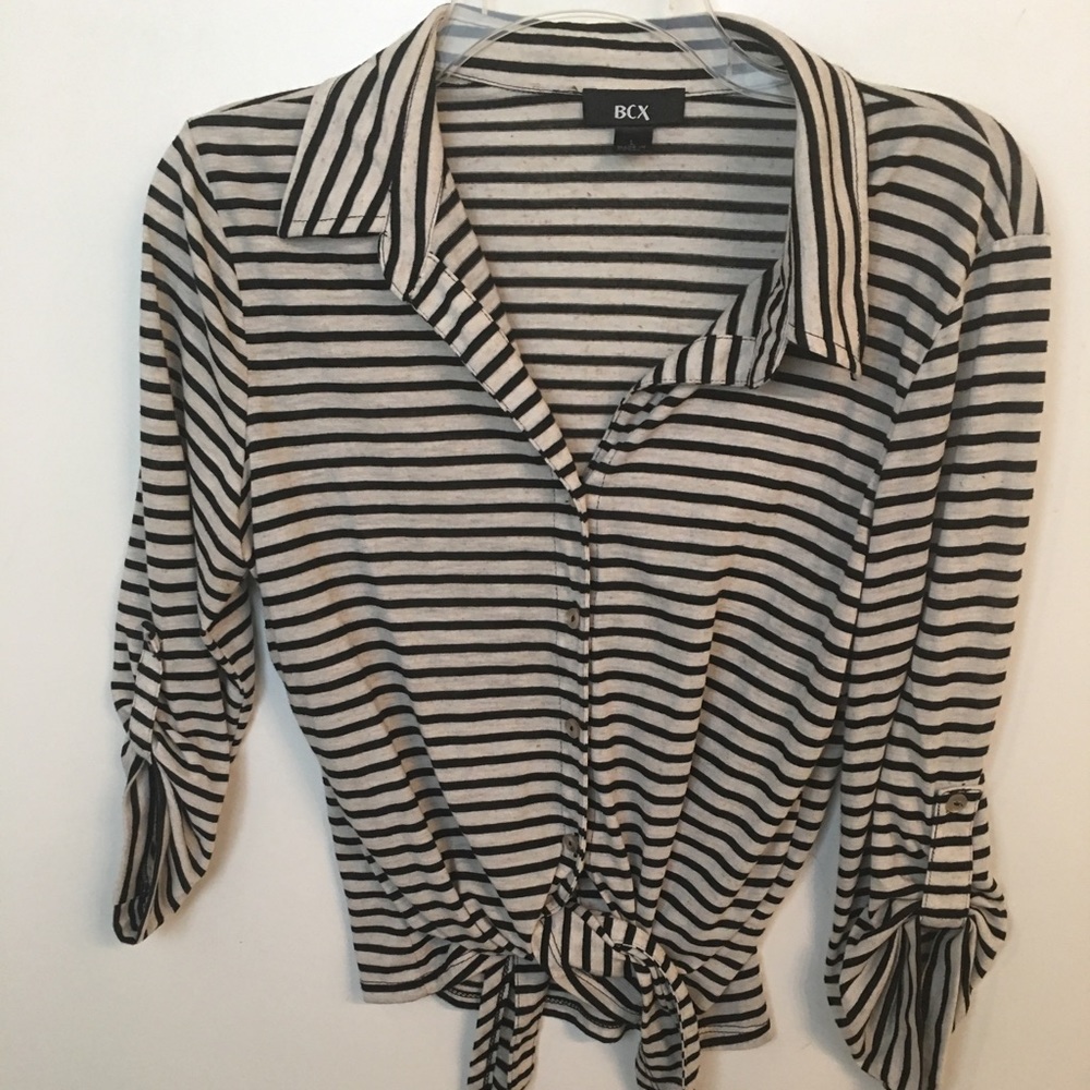 🌺💕Ladies Long Sleeve Button Down Tie Top💕🌺