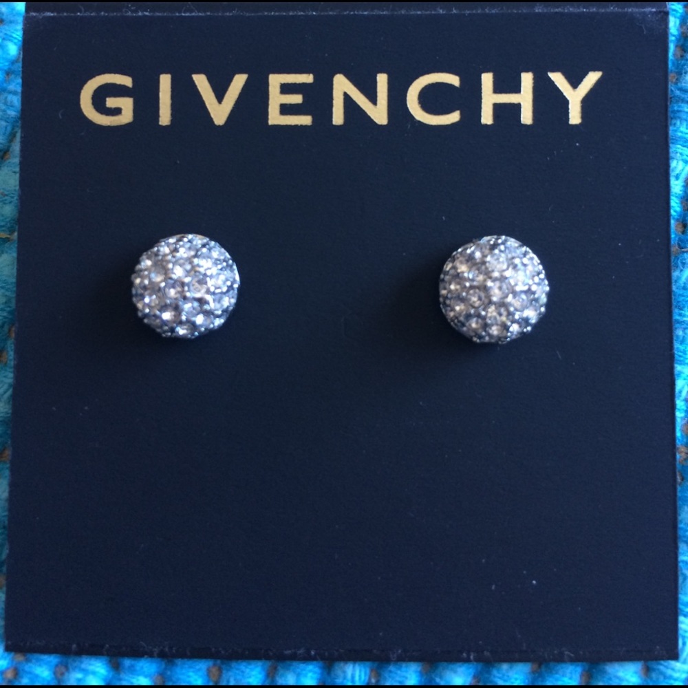 SOLD 🎉 NWT Authentic Givenchy earrings 💖