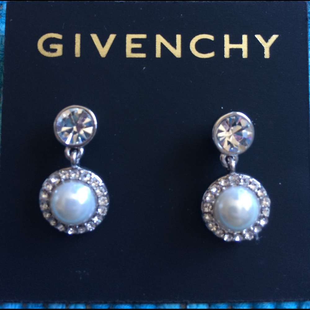 SOLD 🎉 NWT Authentic Givenchy earrings 💖