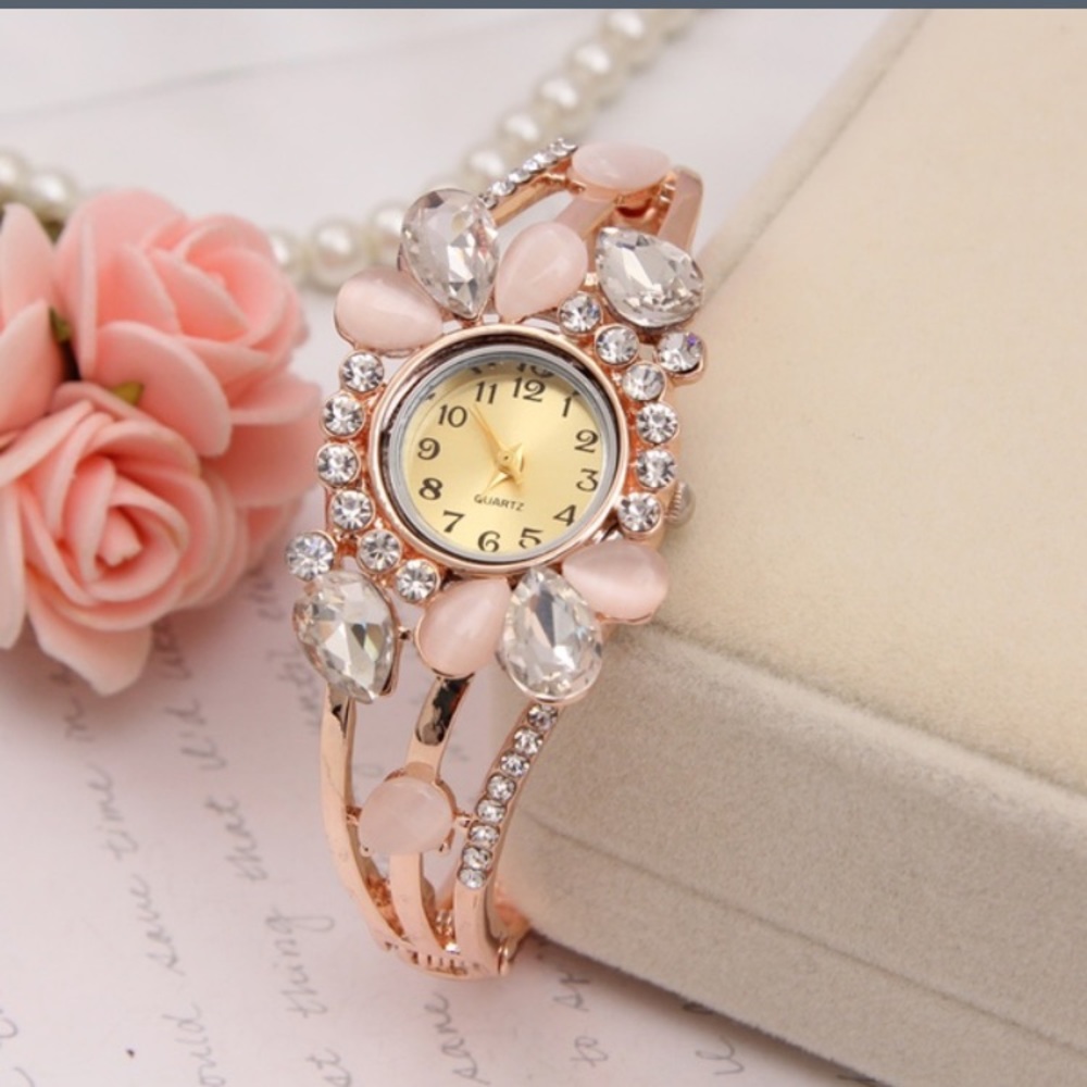 Geneva Quartz Wristwatch Women Flower Watch