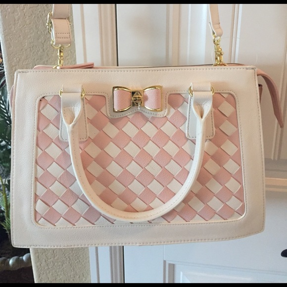 Betsey Johnson Handbags - 🌸NEW! BETSEY JOHNSON SATCHEL