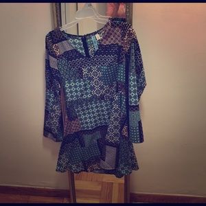 V-neck pattern dress