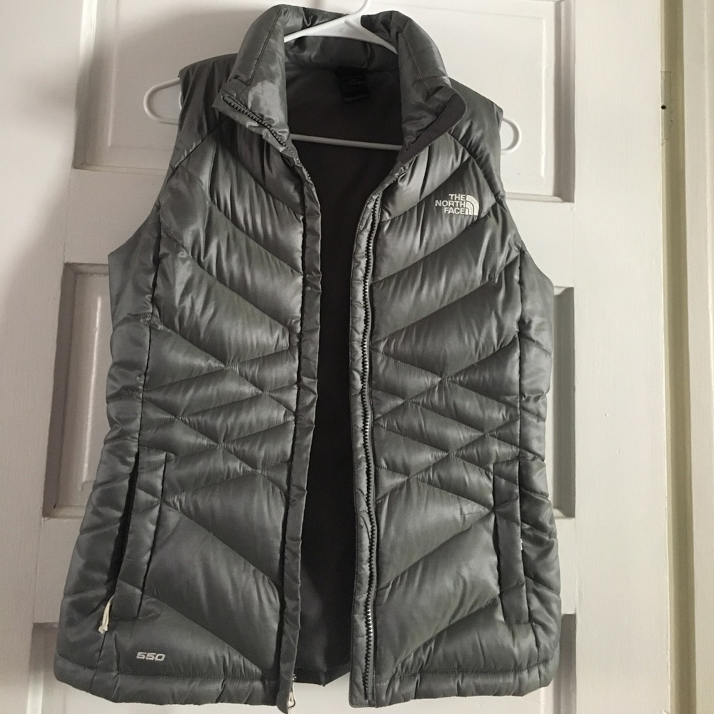 PERFECT condition north face puffy vest