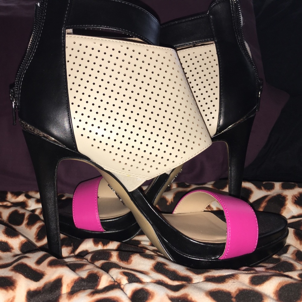 🖤💛💗Juicy Couture Pumps 💗💛🖤 - Picture 3 of 8