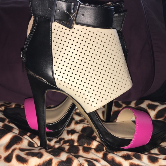 🖤💛💗Juicy Couture Pumps 💗💛🖤 - Picture 4 of 8