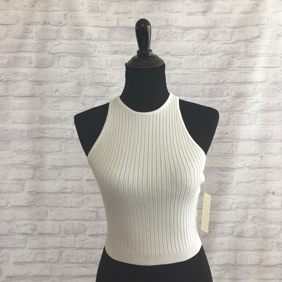 Sleeveless Cross-Back Ribbed Crop Top - Picture 3 of 6