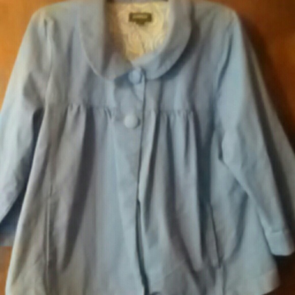 Beautiful 2- button jacket - Picture 2 of 2