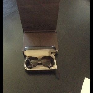 Louis Vuitton sun glasses