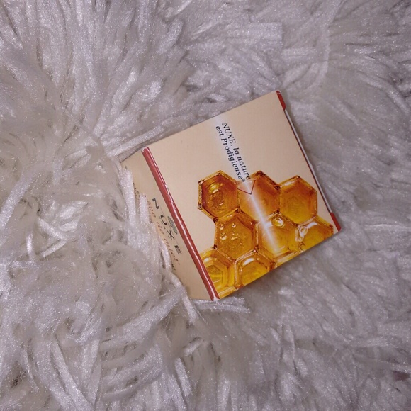 NUXE French Luxury Lip Balm Reve de Miel - Picture 3 of 3