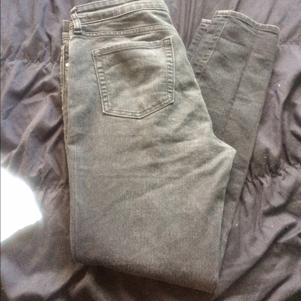 Black skinny jeans.