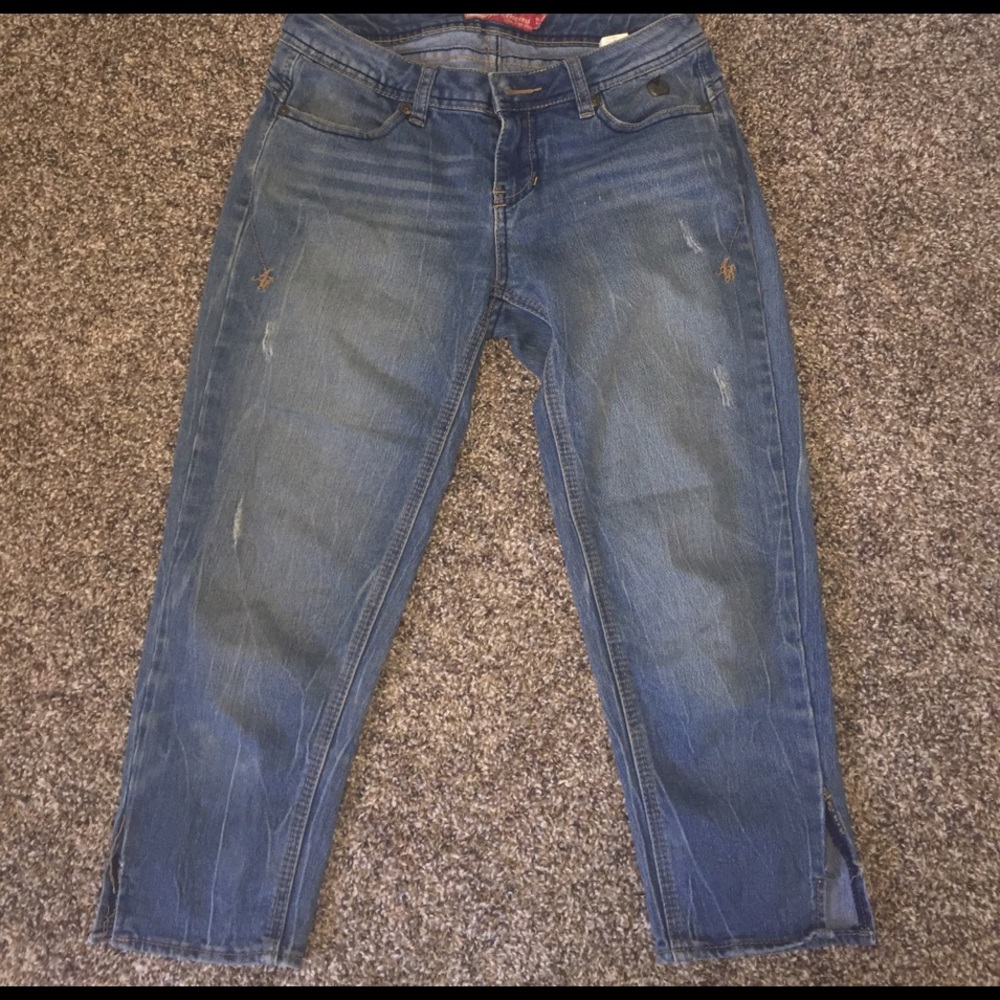 Apple bottom capris