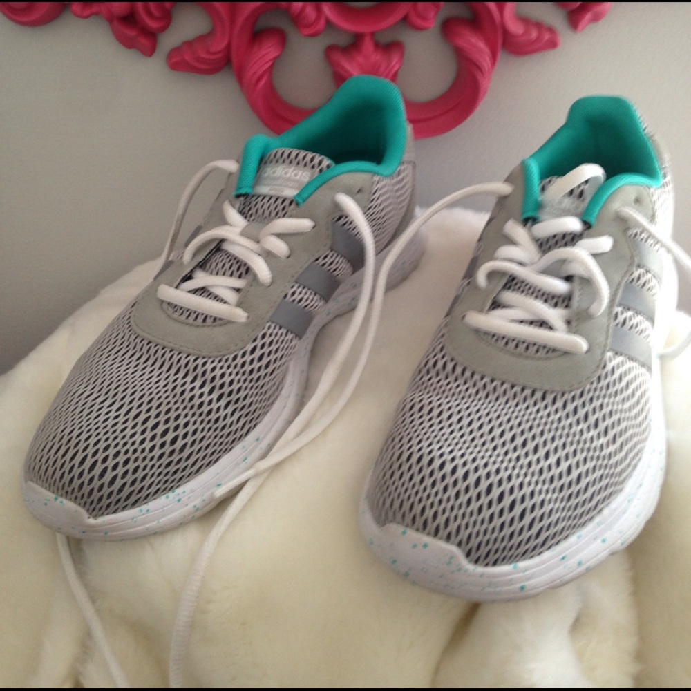 Womens Adidas cloudfoam sz7.5