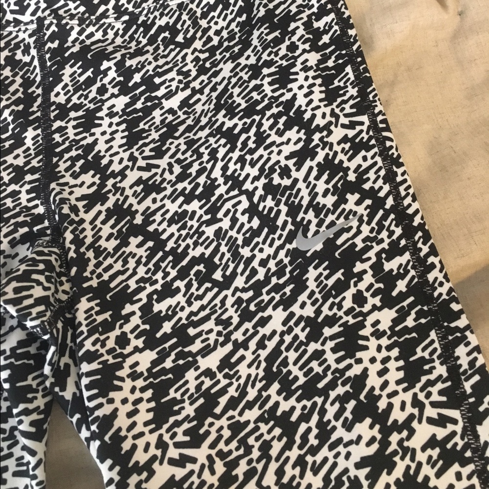 Nike Crop - Picture 2 of 3