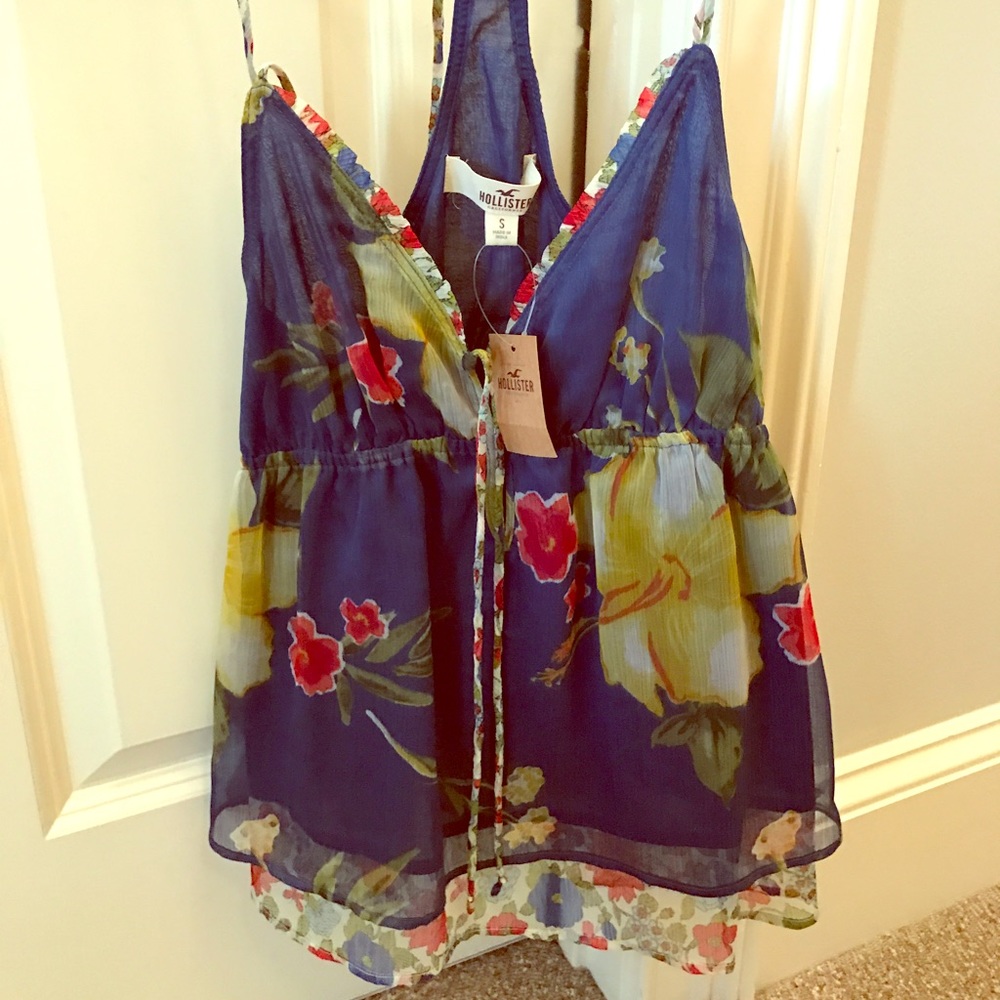 Hollister floral tank!! NWT!