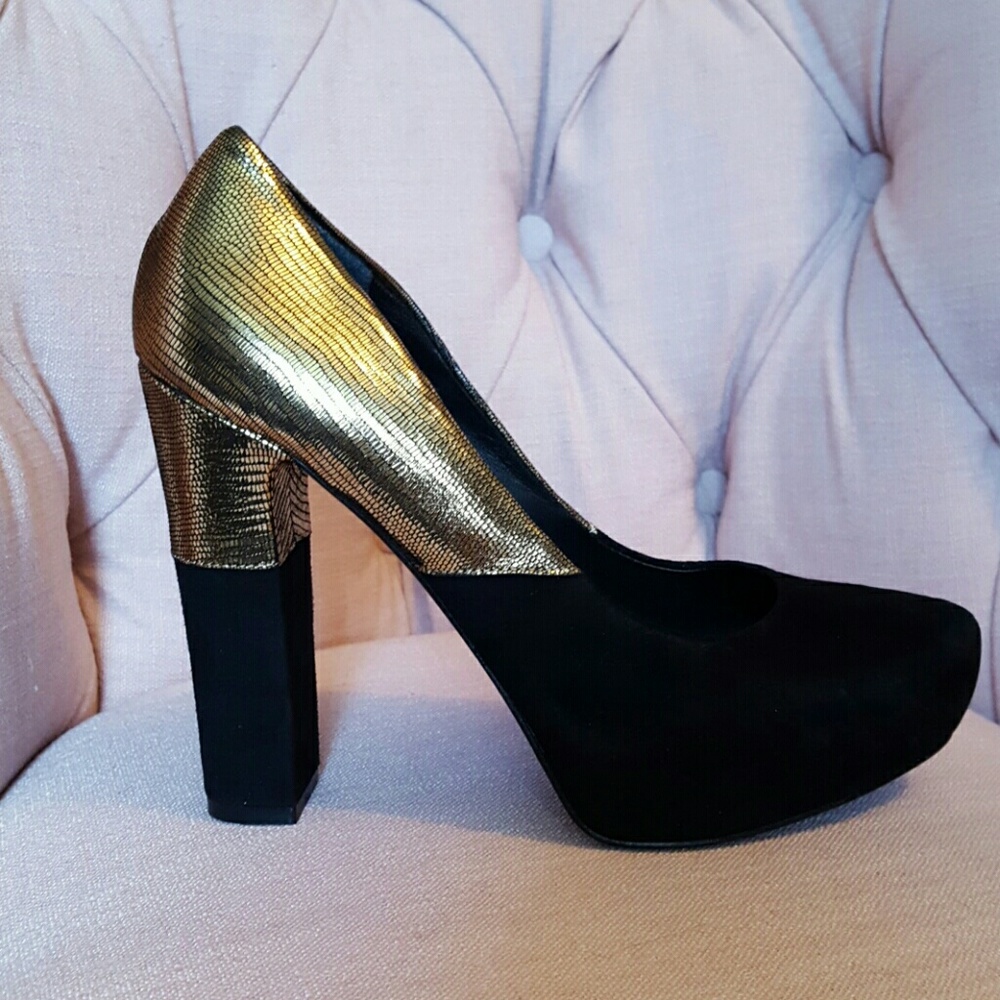 NWOT SIGERSON MORRISON gold black platform heels