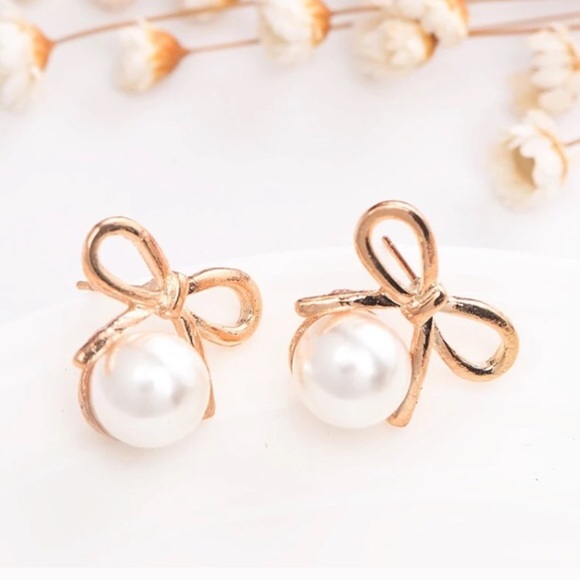 🆕Adorable Bow/Pearl Earrings - Picture 1 of 2
