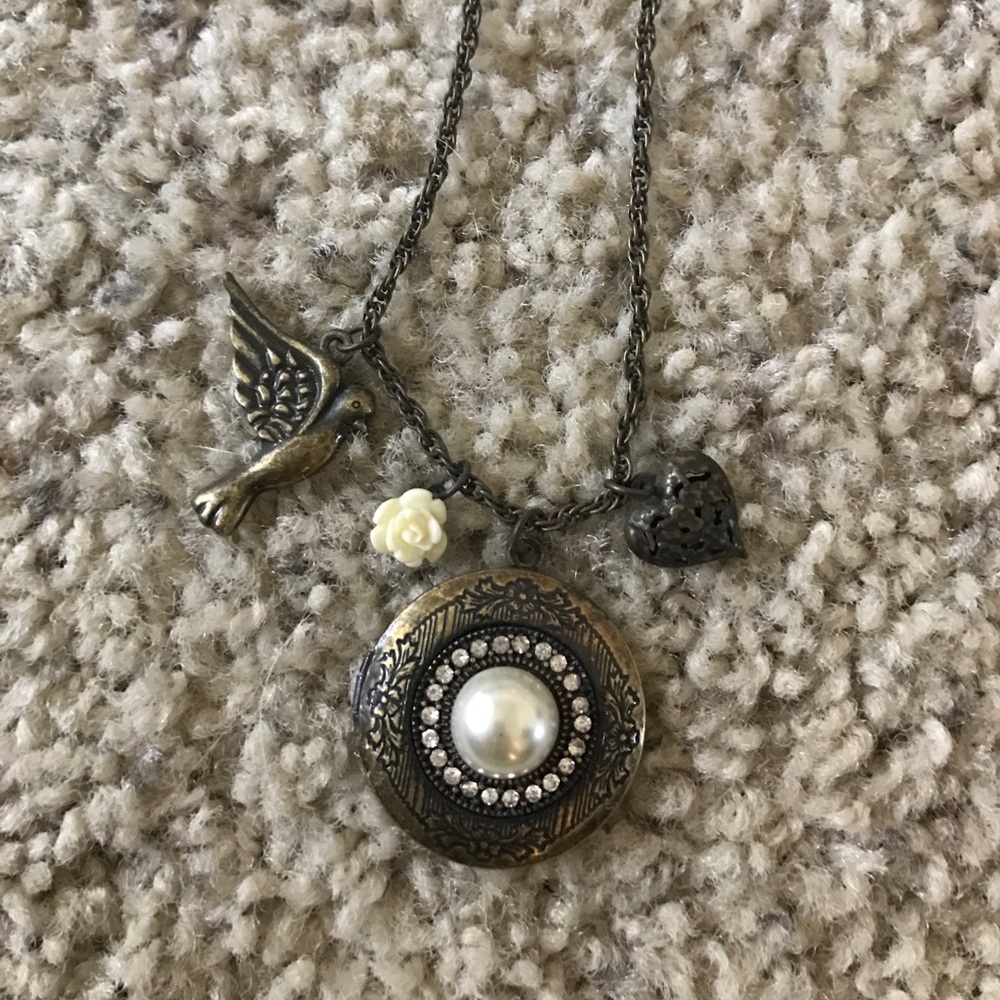 Locket necklace