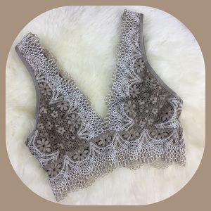 ❌💖 Victoria's Secret Lace Plunge Bralette