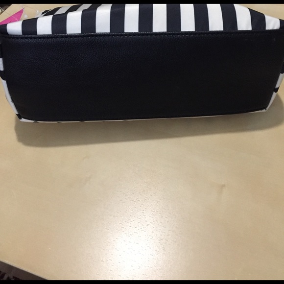 Betsey Johnson Stripe Wristlet - Picture 4 of 4